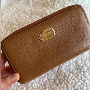 Like New- Michael Kors Jet Set Wallet